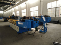 Con macchina piegatubi per tubi CNC con mandrino (GM-SB-120CNC)