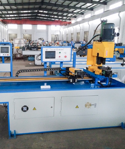 MACCHINA PER TAGLIO TUBI