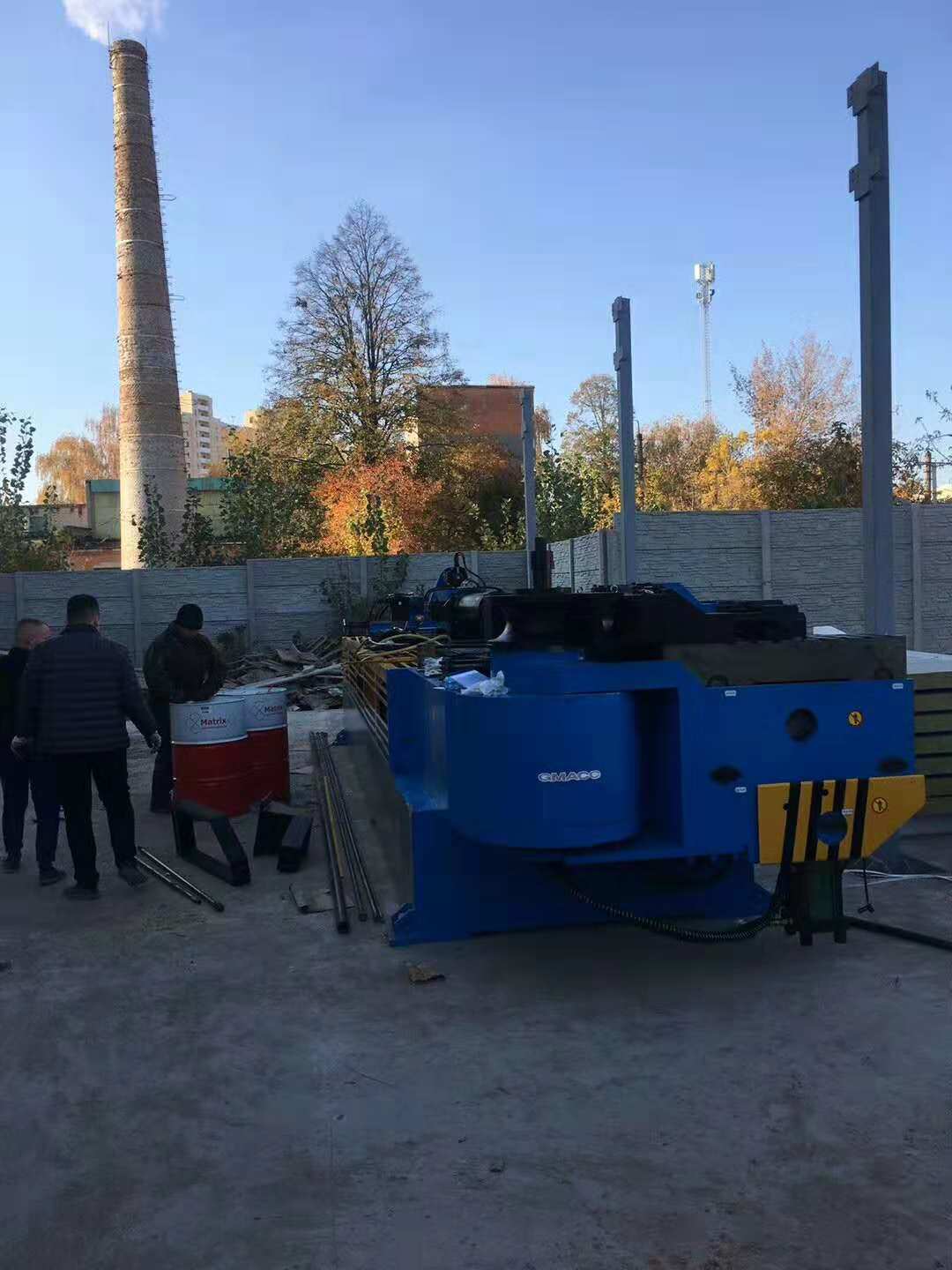 macchina piegatubi per tubi metallici