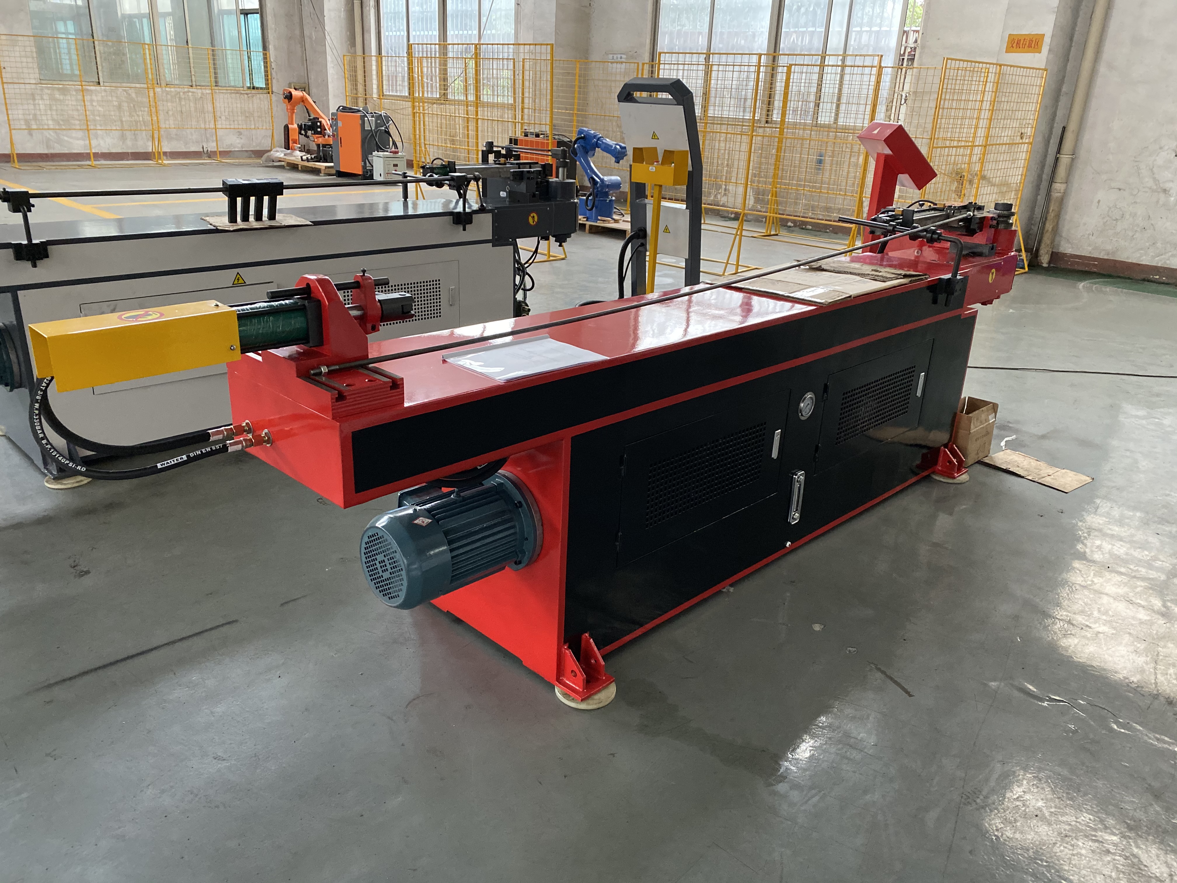 Piegatubi in metallo