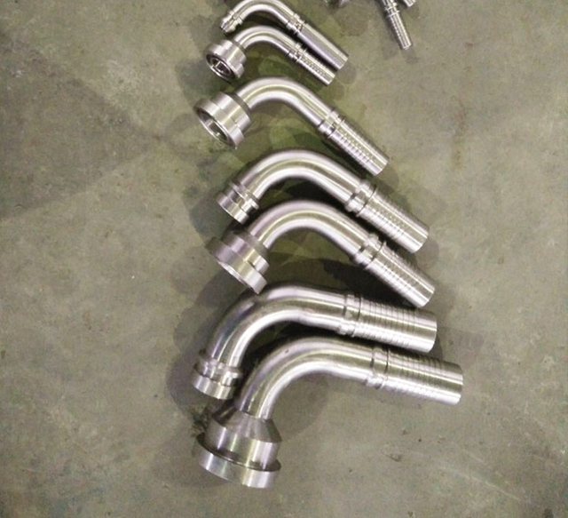 modello campione di macchina piegatubi idraulica cnc